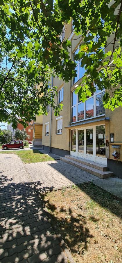ザラエゲルセグYbs Apartmanアパートメント エクステリア 写真